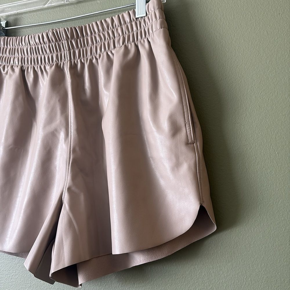 Abercrombie & Fitch Vegan Leather Dolphin- Hem Shorts Elastic Waist Taupe Sz M - Picture 5 of 10